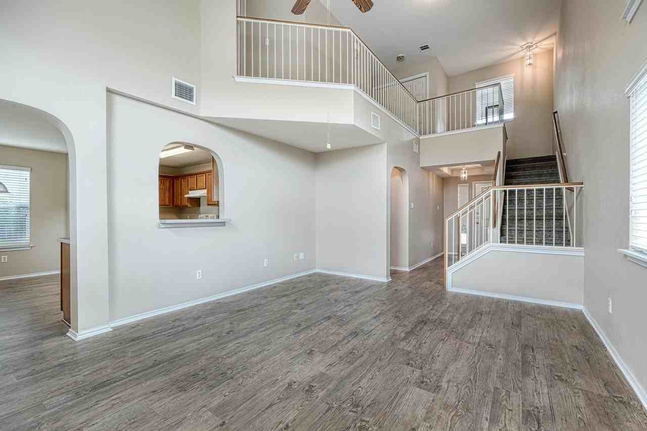 12812 Thomas Jefferson St - Photo 3 of 14