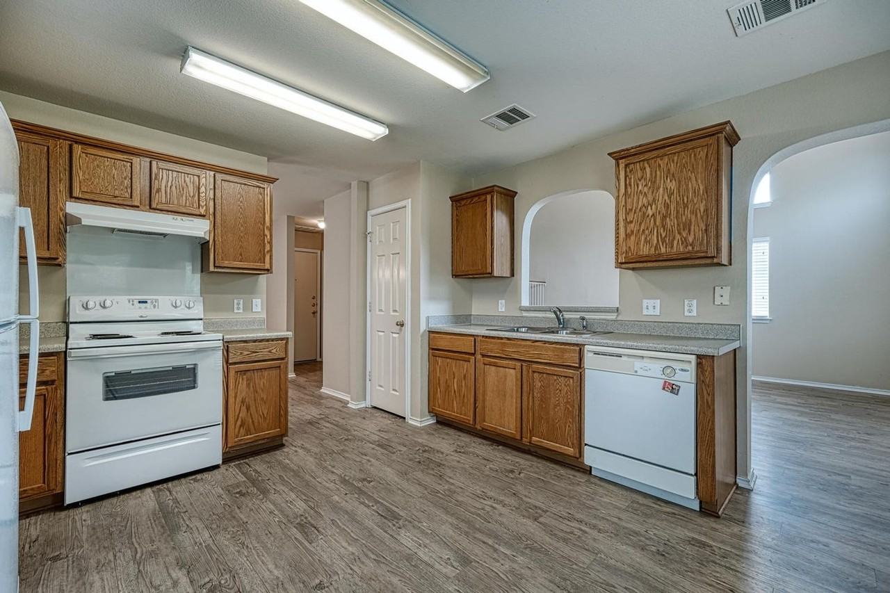 12812 Thomas Jefferson St - Photo 5 of 14