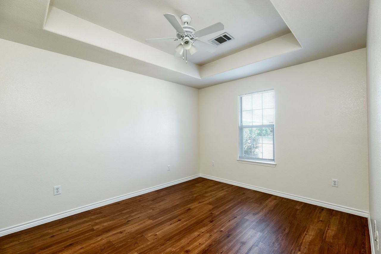 108 Live Oak Cir - Photo 6 of 12