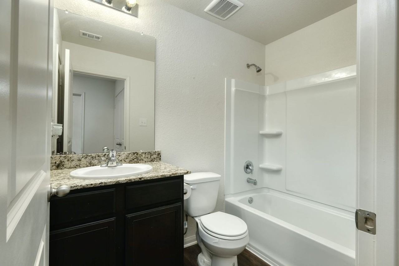5033 Cressler Ln - Photo 6 of 12
