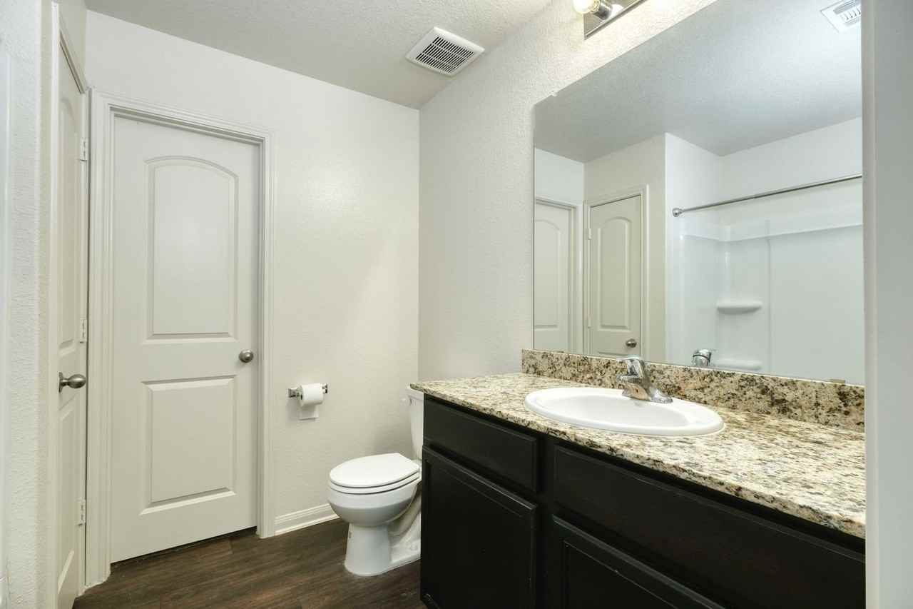 5033 Cressler Ln - Photo 7 of 12