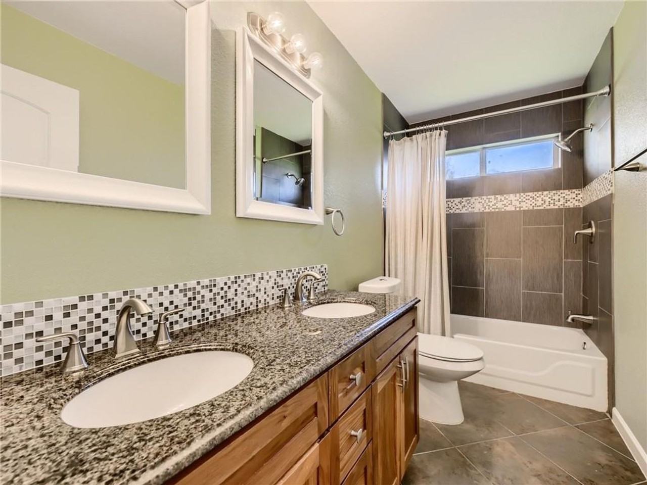 5208 Walnut Grove Ct - Photo 5 of 24