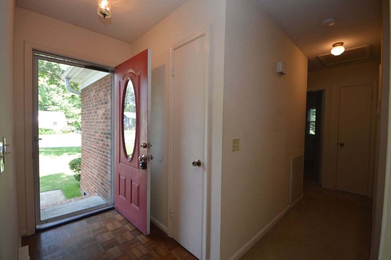 309 Holtz Ln - Photo 5 of 23