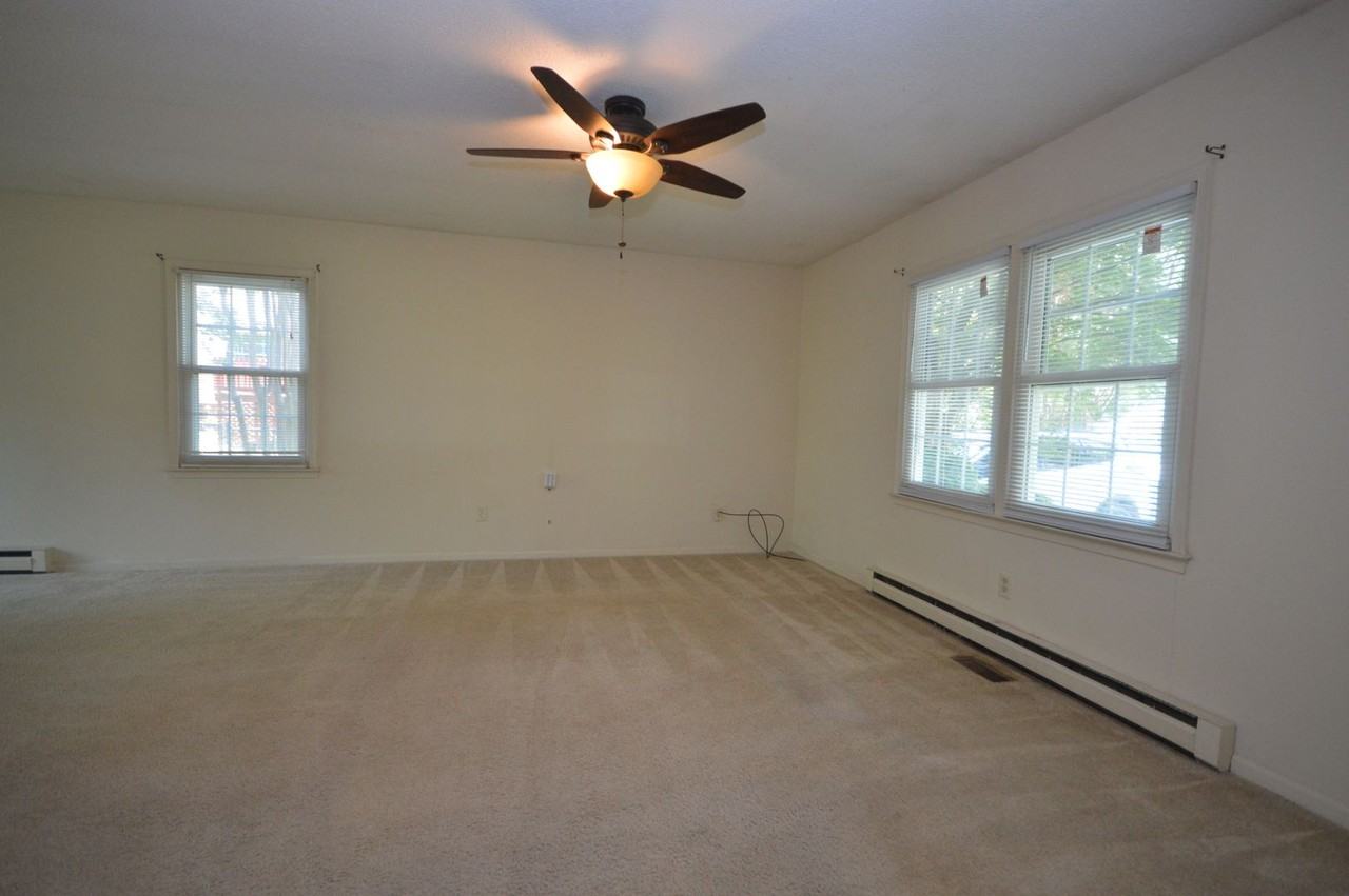 309 Holtz Ln - Photo 6 of 23