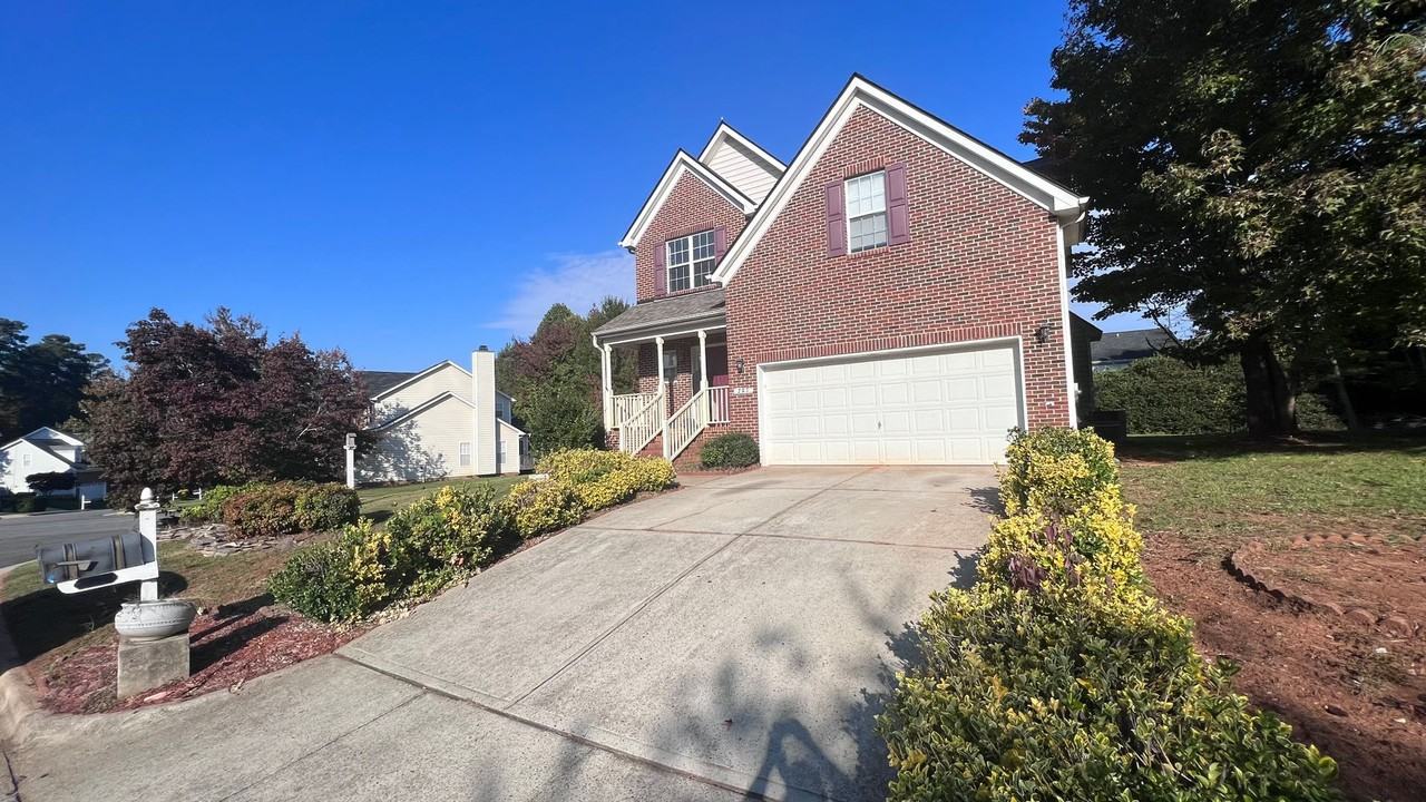 201 Tecumseh Ct - Photo 2 of 35