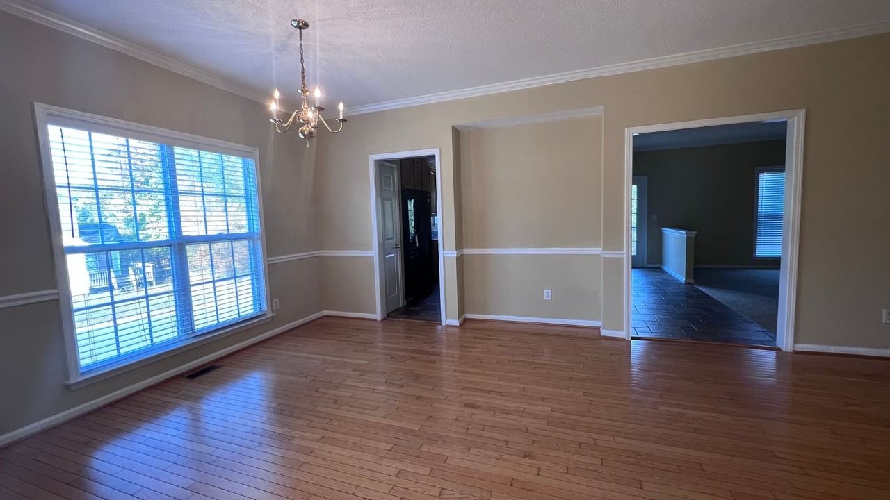 201 Tecumseh Ct - Photo 5 of 35