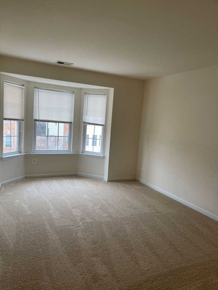 12039 Kemps Landing Cir - Photo 3 of 20