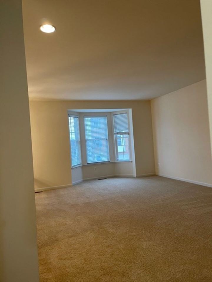 12039 Kemps Landing Cir - Photo 4 of 20