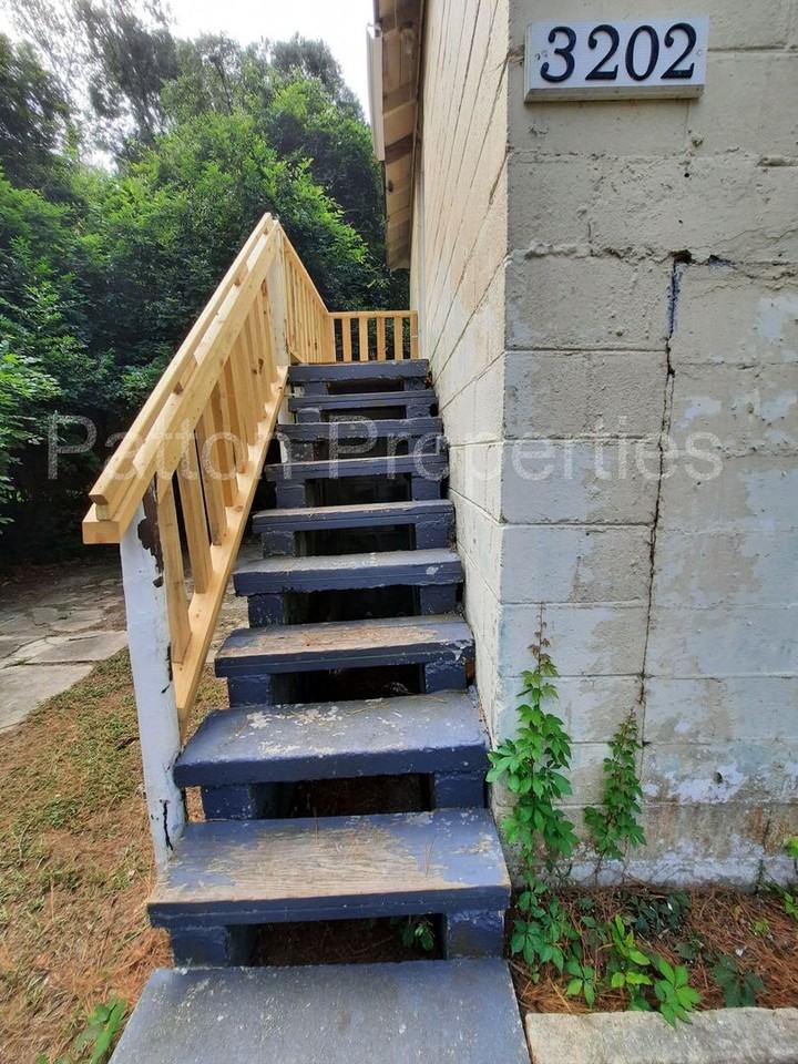 3202 Colin Kelly Dr - Photo 2 of 12
