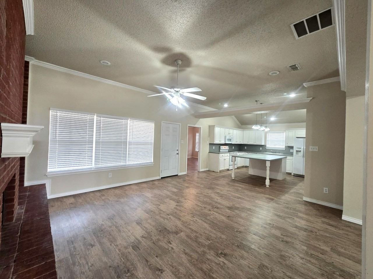 1940 77th St - Photo 4 of 23