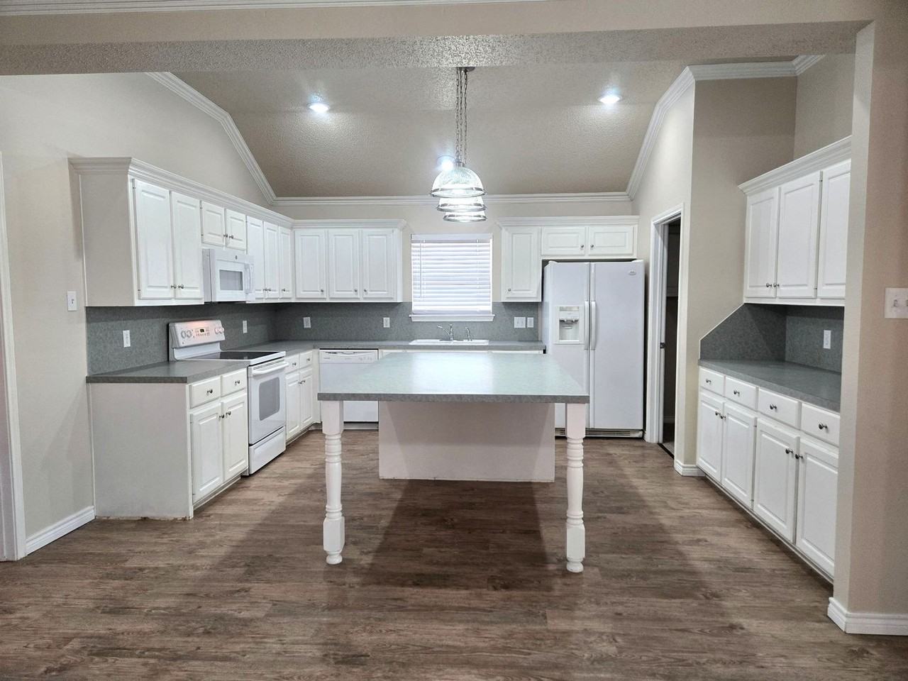 1940 77th St - Photo 6 of 23