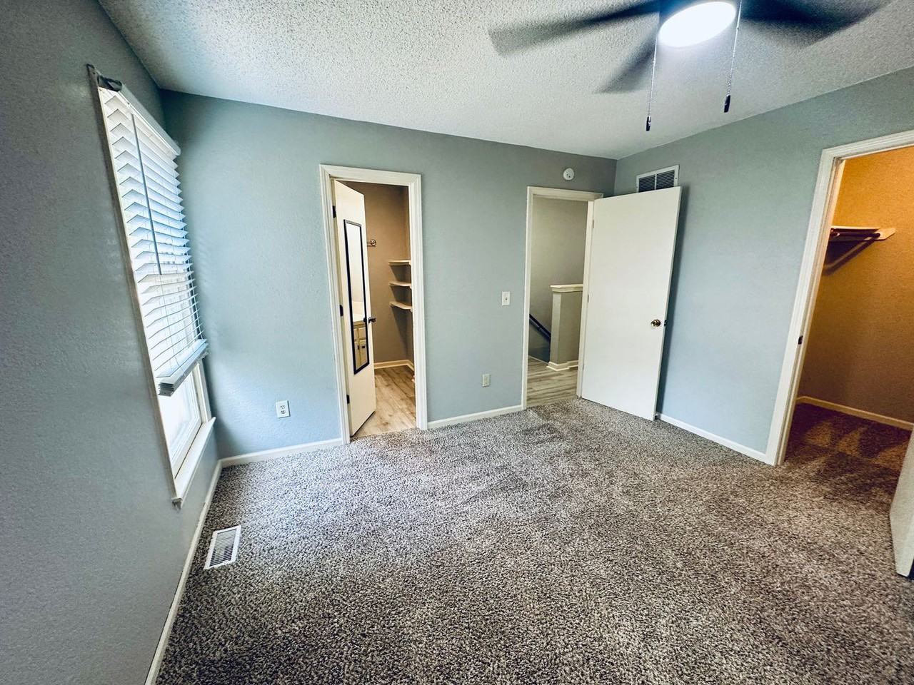 1423 E 125th Ter #D - Photo 6 of 14