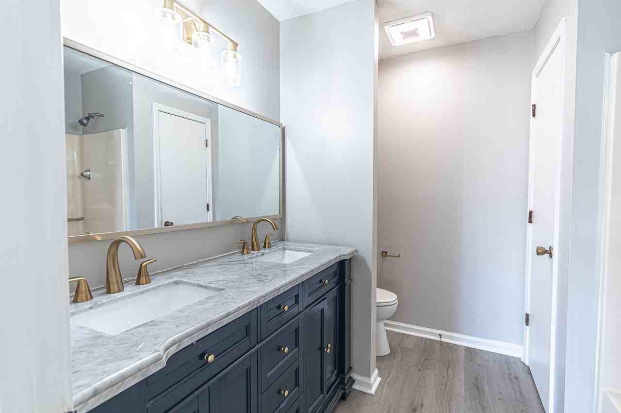 815 Iris Ln - Photo 3 of 21