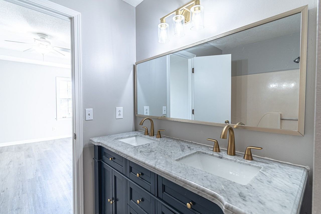 815 Iris Ln - Photo 4 of 21