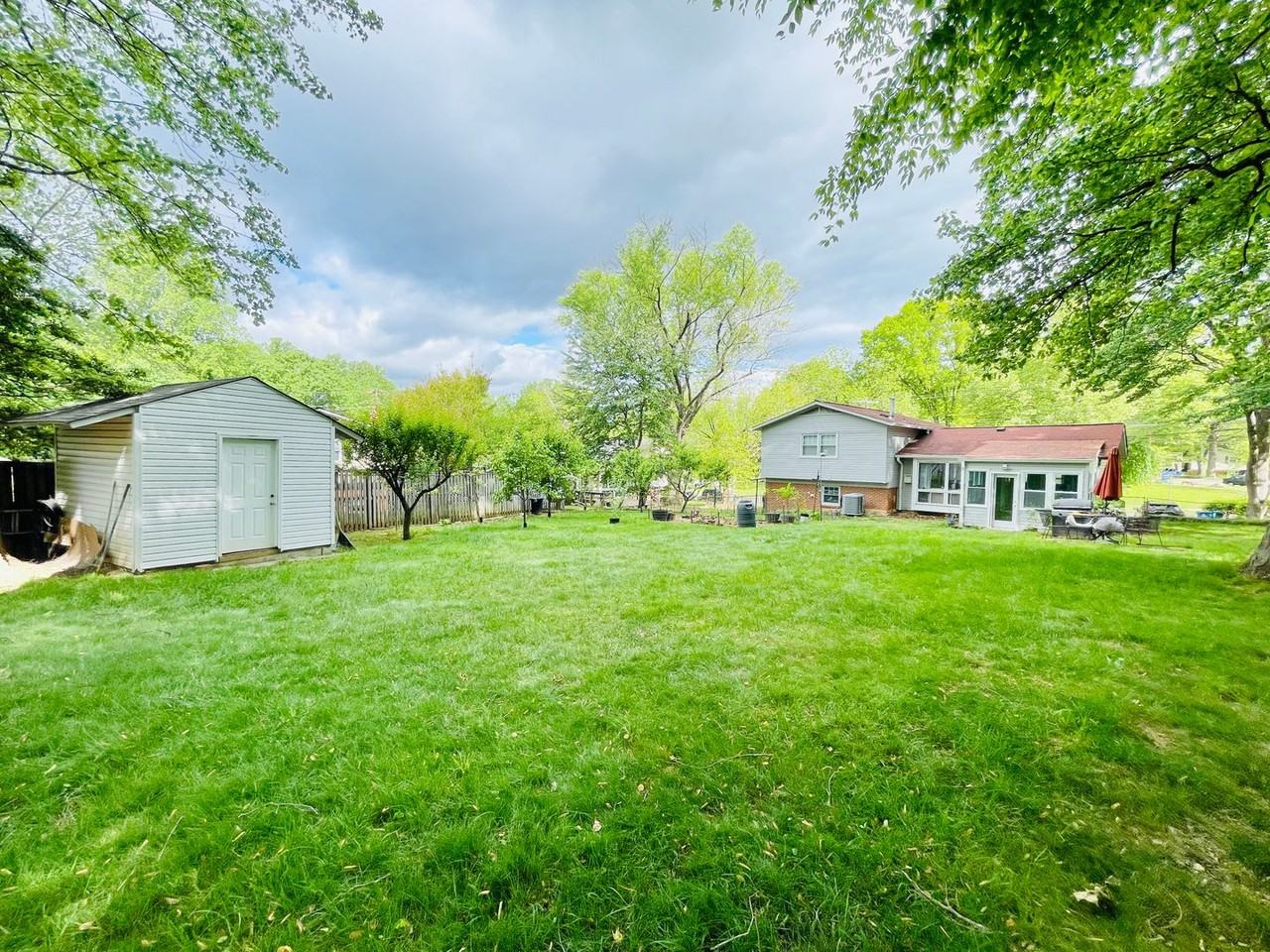10929 Decatur Dr - Photo 5 of 25