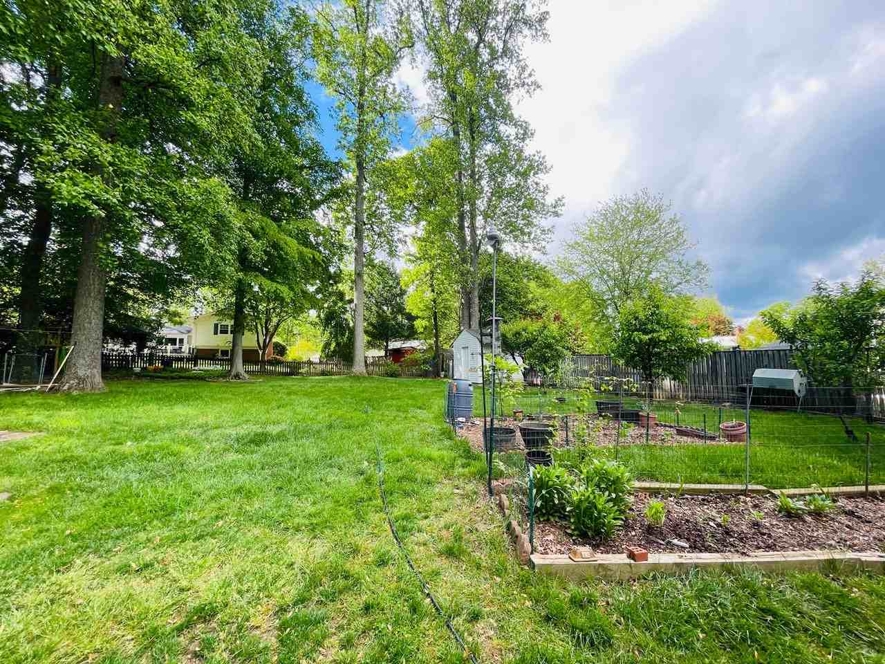 10929 Decatur Dr - Photo 6 of 25