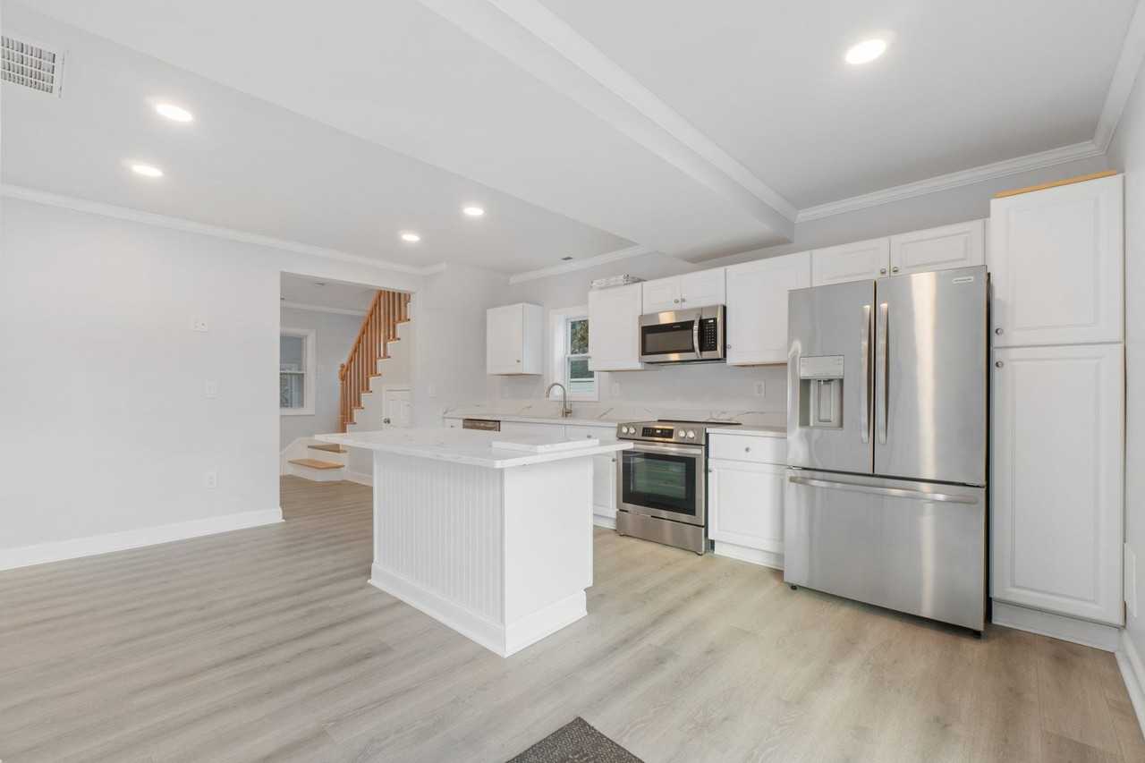 373 Forest Beach Rd - Photo 4 of 24