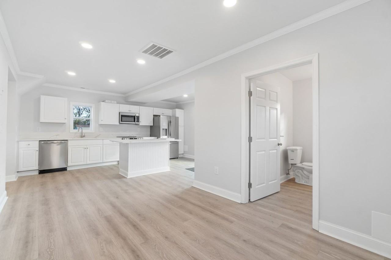 373 Forest Beach Rd - Photo 7 of 24