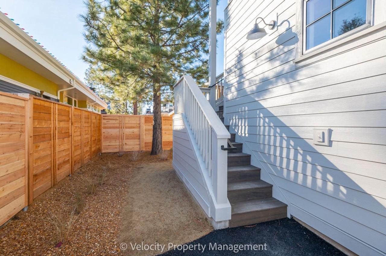 3031 Nw Tharp Ave #2 - Photo 3 of 21