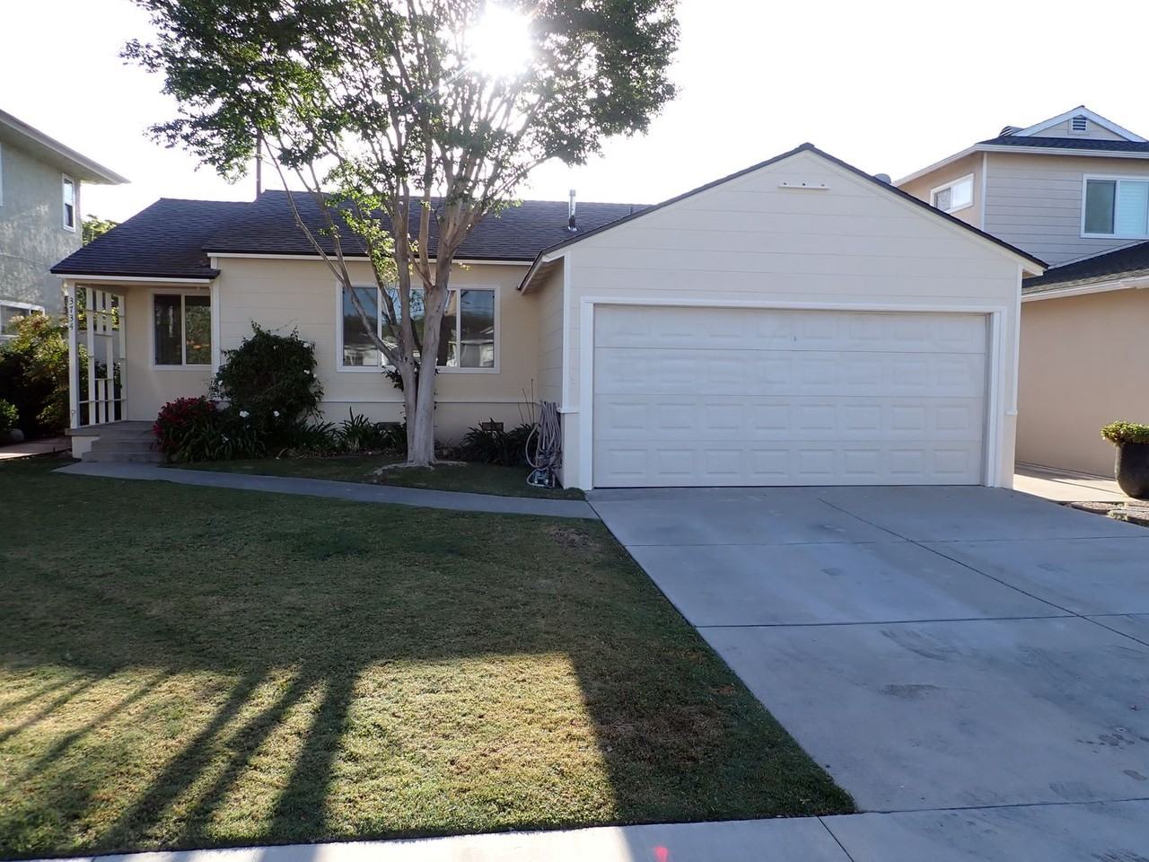 3734 Lees Ave - Photo 2 of 32