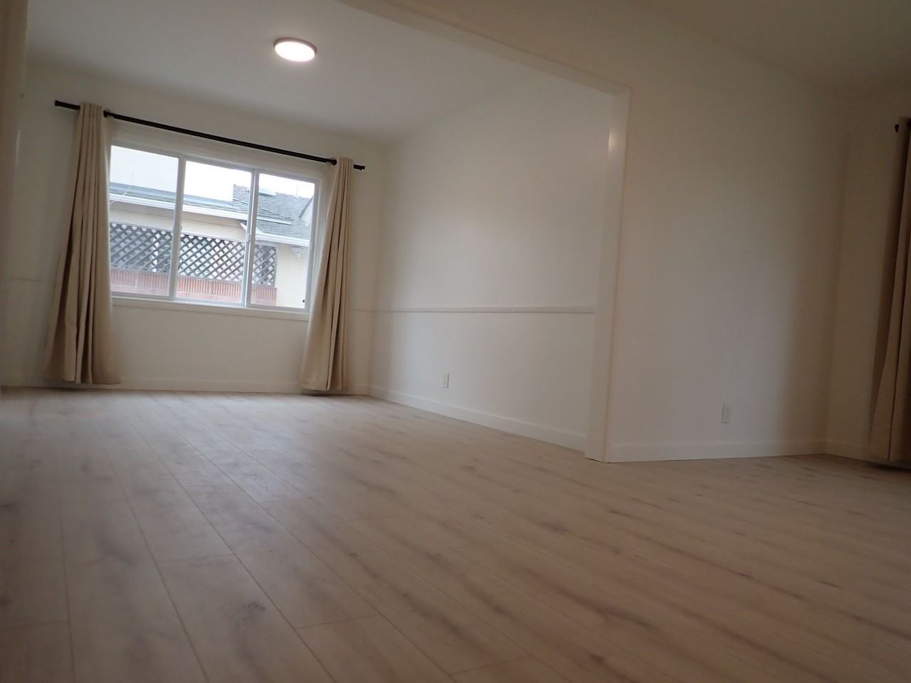 3734 Lees Ave - Photo 4 of 32