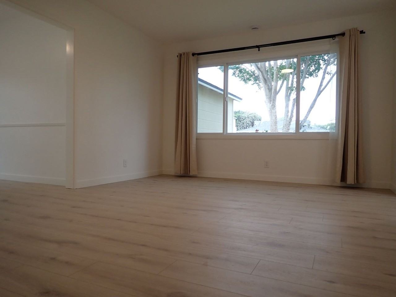 3734 Lees Ave - Photo 5 of 32