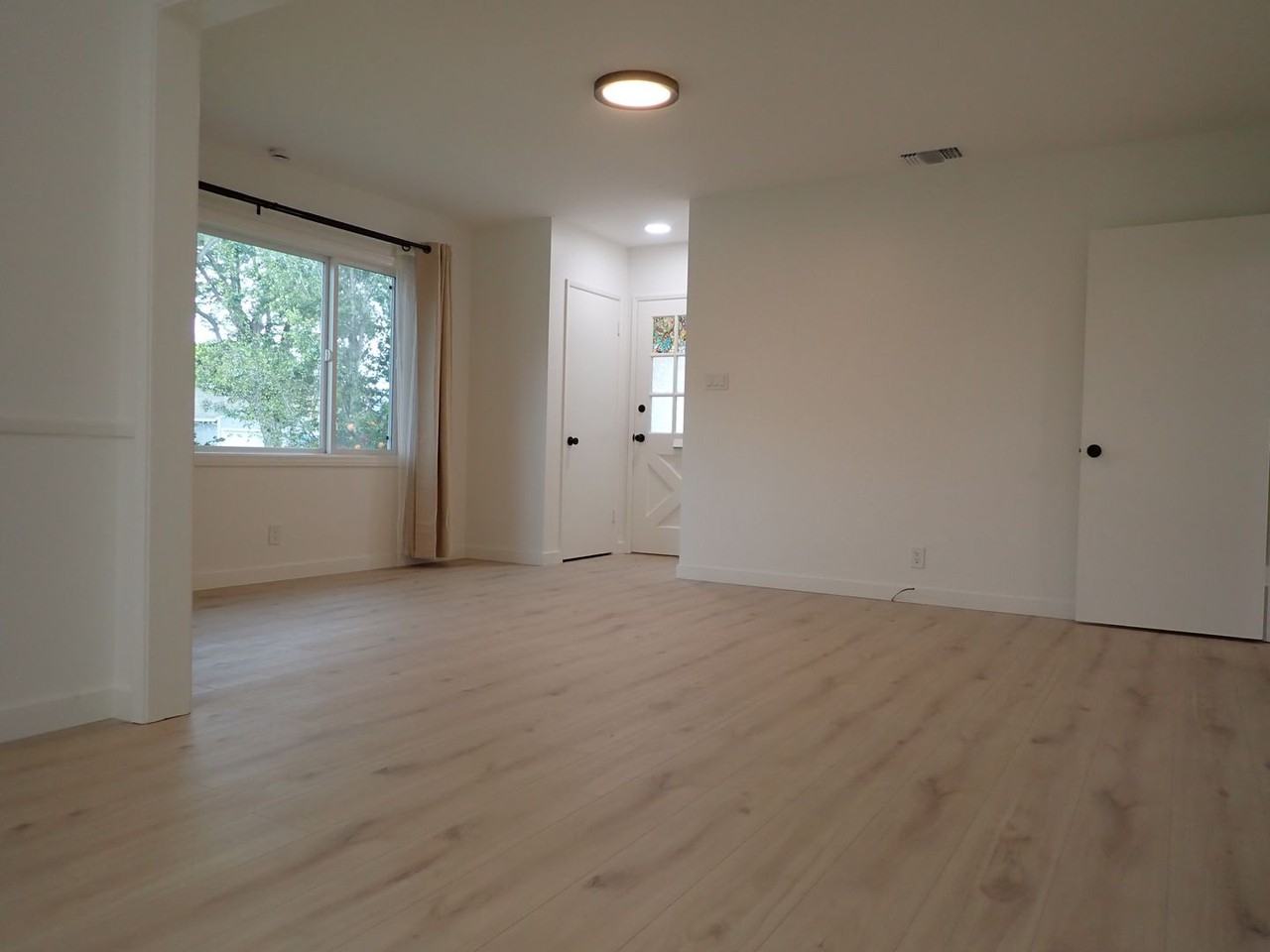 3734 Lees Ave - Photo 7 of 32