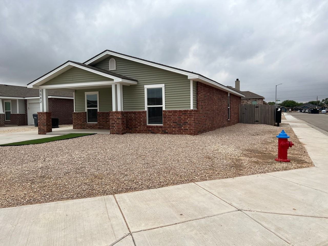 3502 Tiffin Ave - Photo 3 of 32