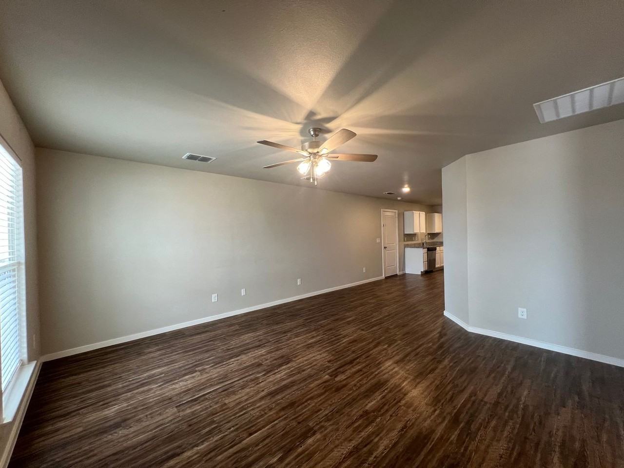 3502 Tiffin Ave - Photo 5 of 32