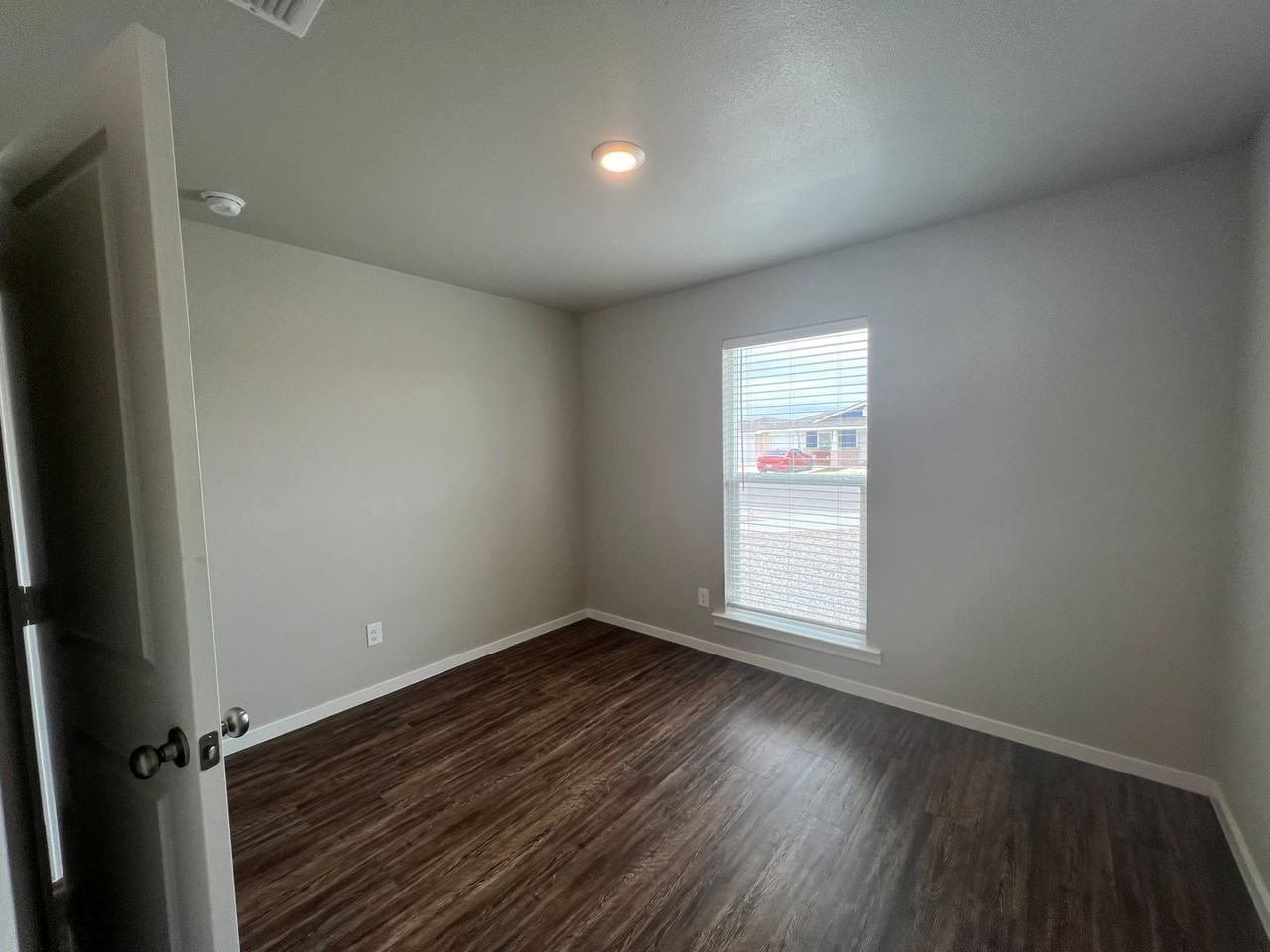 3502 Tiffin Ave - Photo 7 of 32