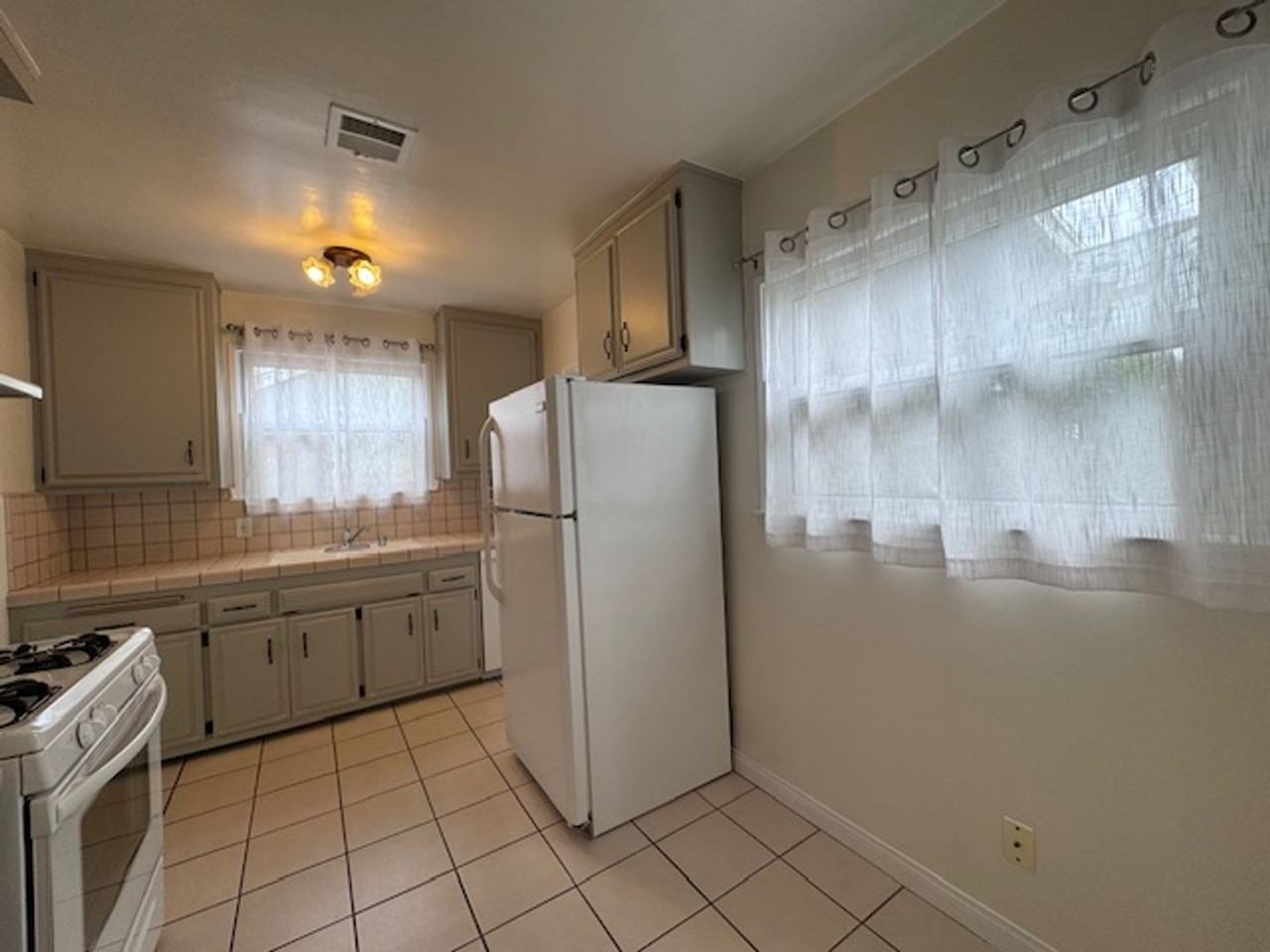 2625 Monogram Ave - Photo 4 of 22