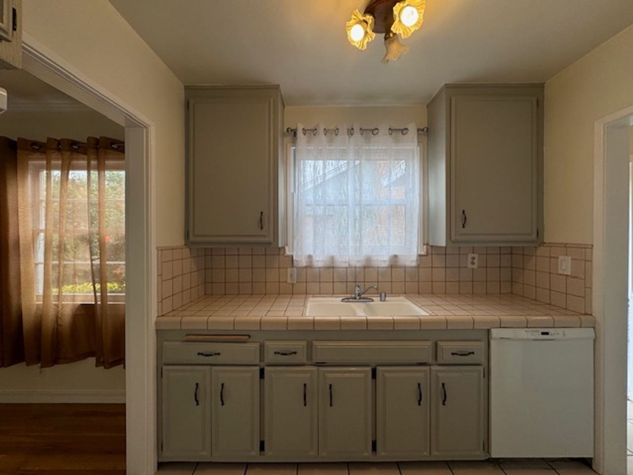 2625 Monogram Ave - Photo 5 of 22