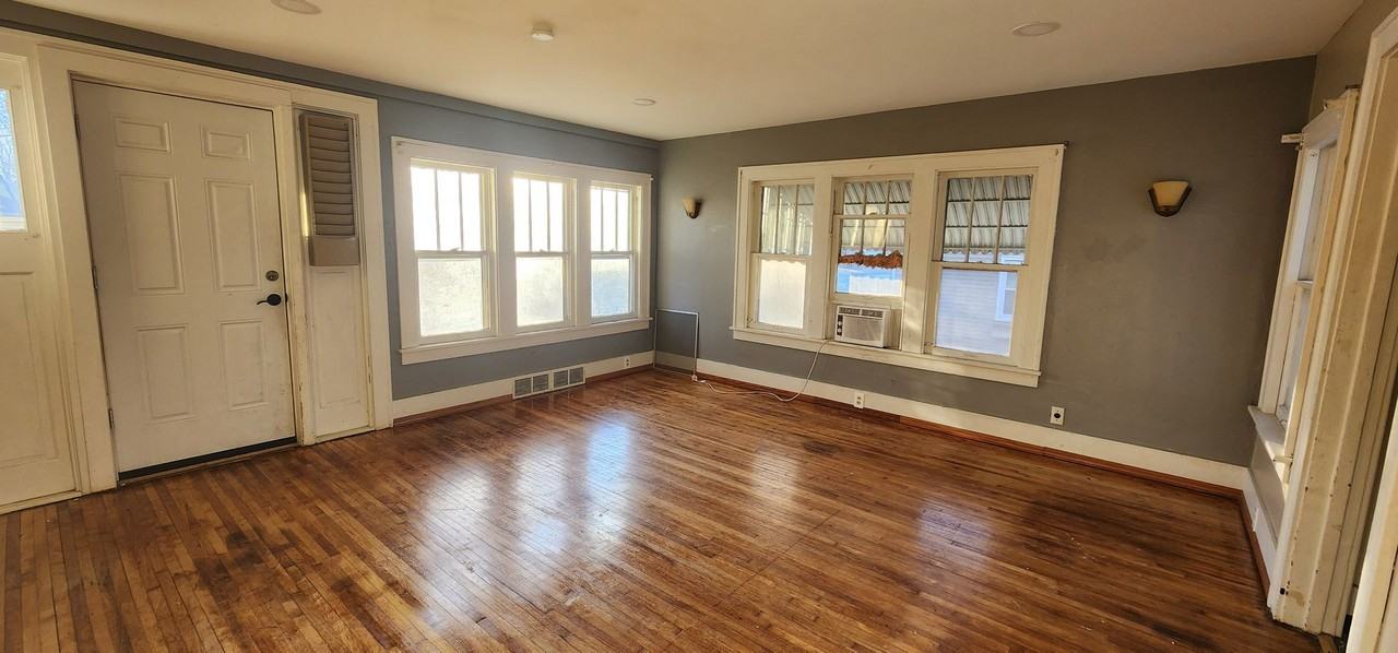 1203 11th St Nw - Photo 2 of 8