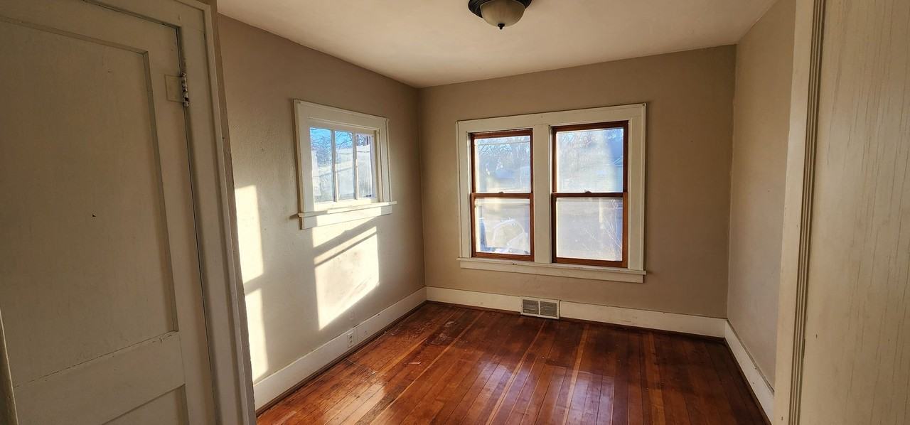 1203 11th St Nw - Photo 4 of 8