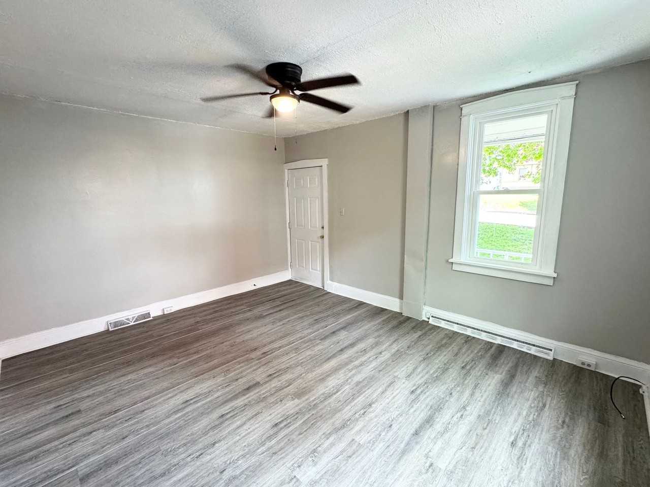1013 Willow Street Pike - Photo 2 of 8