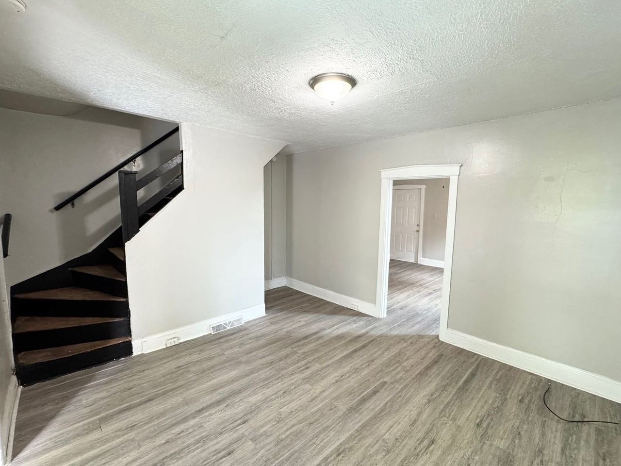 1013 Willow Street Pike - Photo 3 of 8