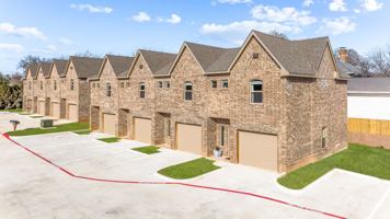 featured image of 1111 W Vanderbilt St