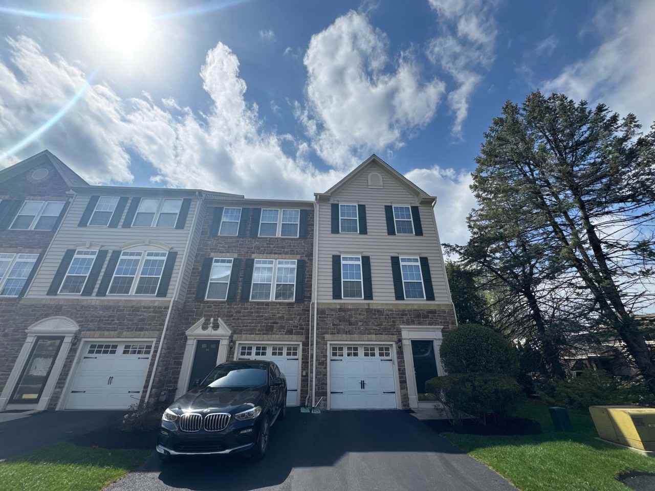 1600 Oakridge Ln - Photo 2 of 20