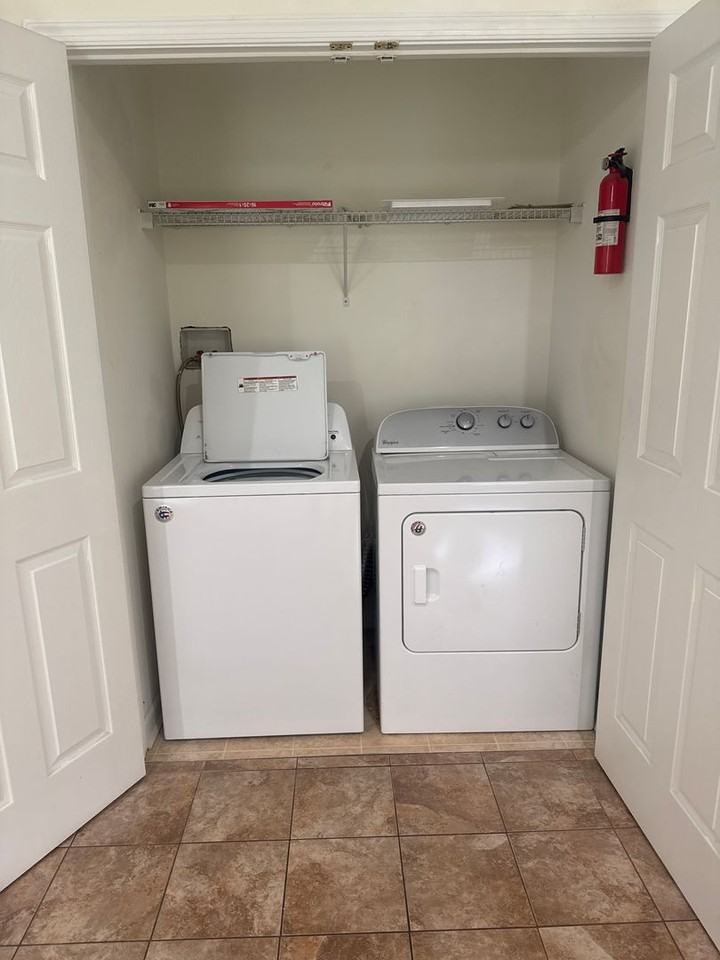 1600 Oakridge Ln - Photo 5 of 20