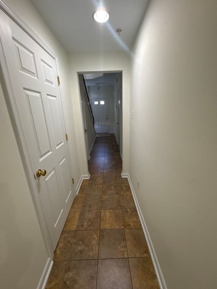 1600 Oakridge Ln - Photo 6 of 20