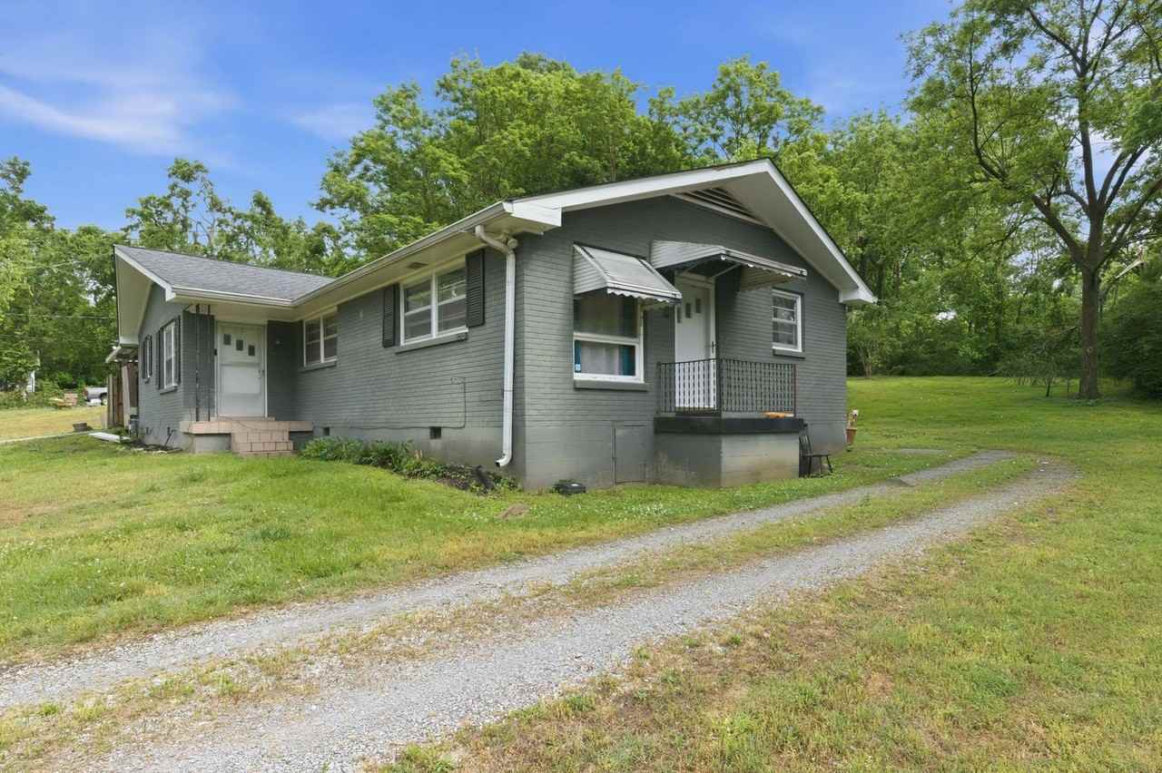 1252 Kenmore Pl - Photo 2 of 27