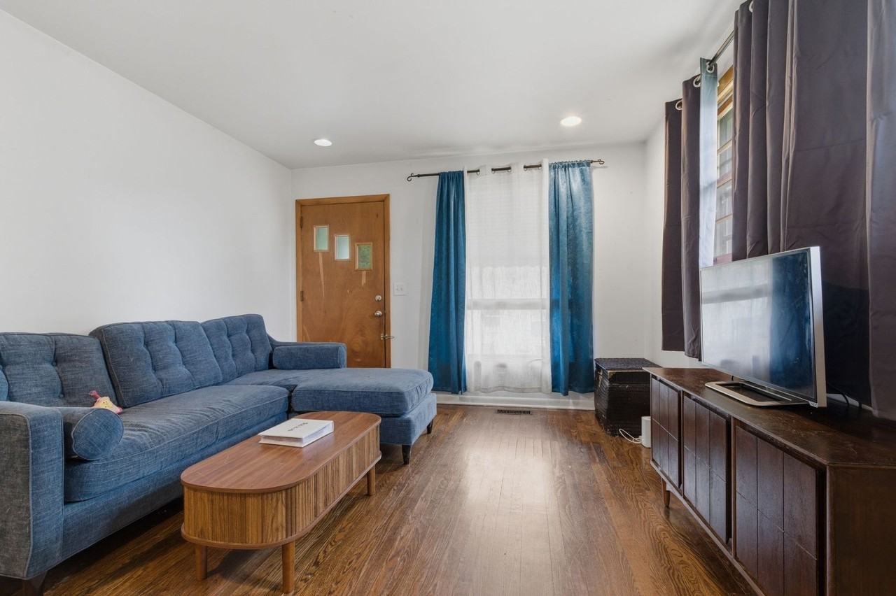 1252 Kenmore Pl - Photo 4 of 27