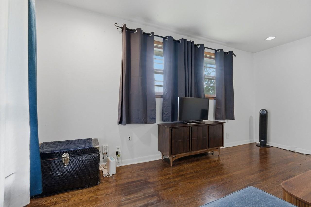 1252 Kenmore Pl - Photo 7 of 27