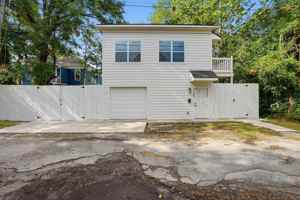 featured image of 912 E Henry St