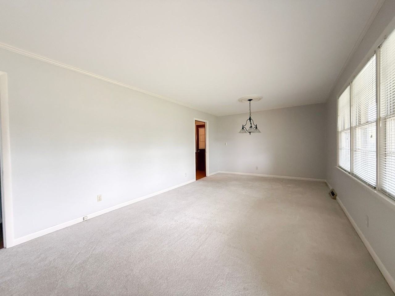 306 E 13th St - Photo 2 of 27