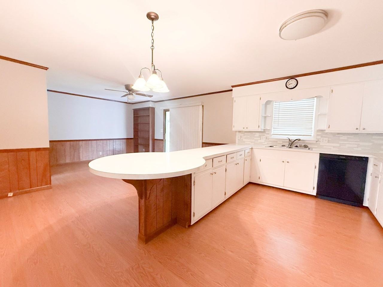 306 E 13th St - Photo 5 of 27