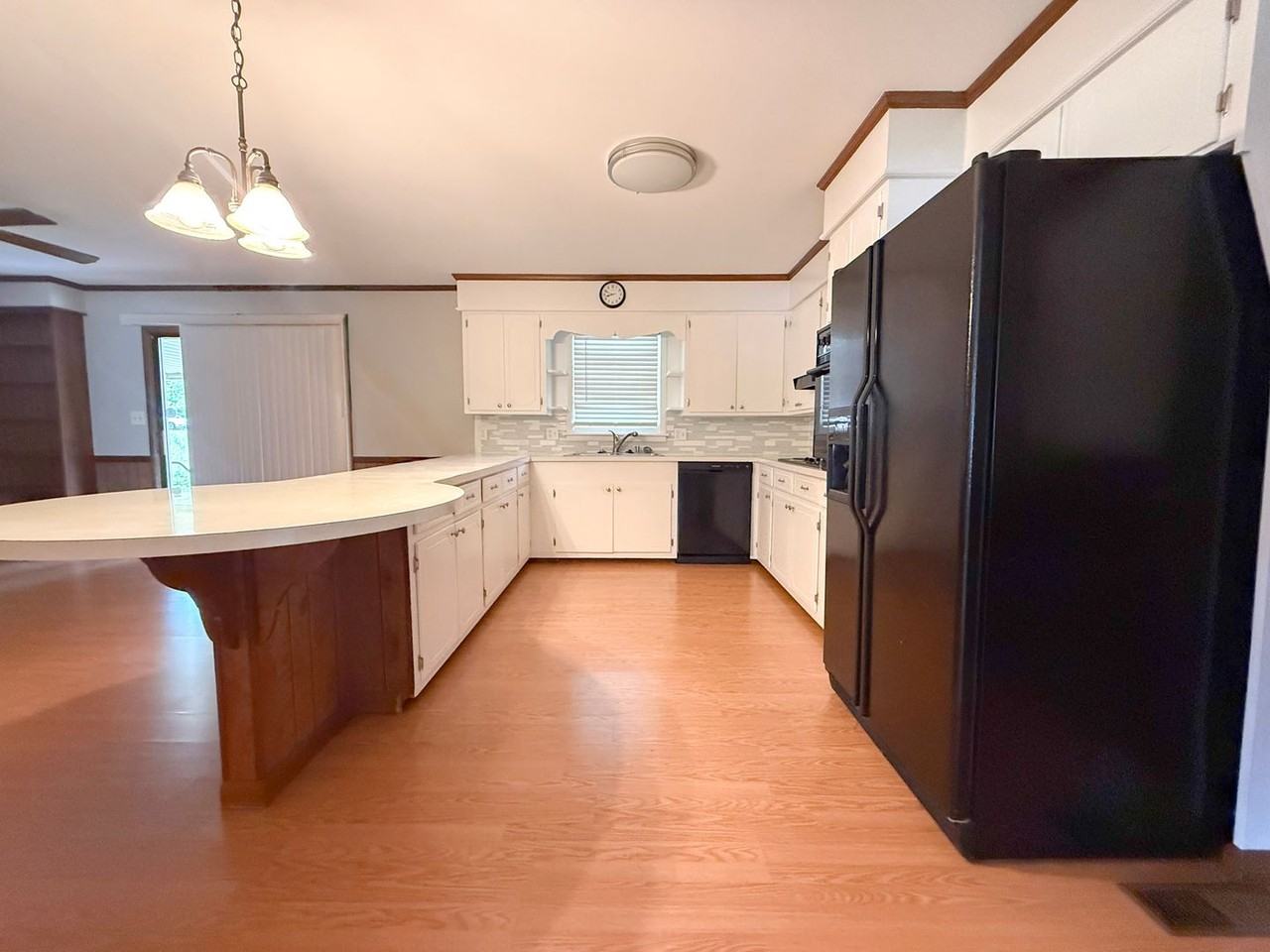 306 E 13th St - Photo 6 of 27