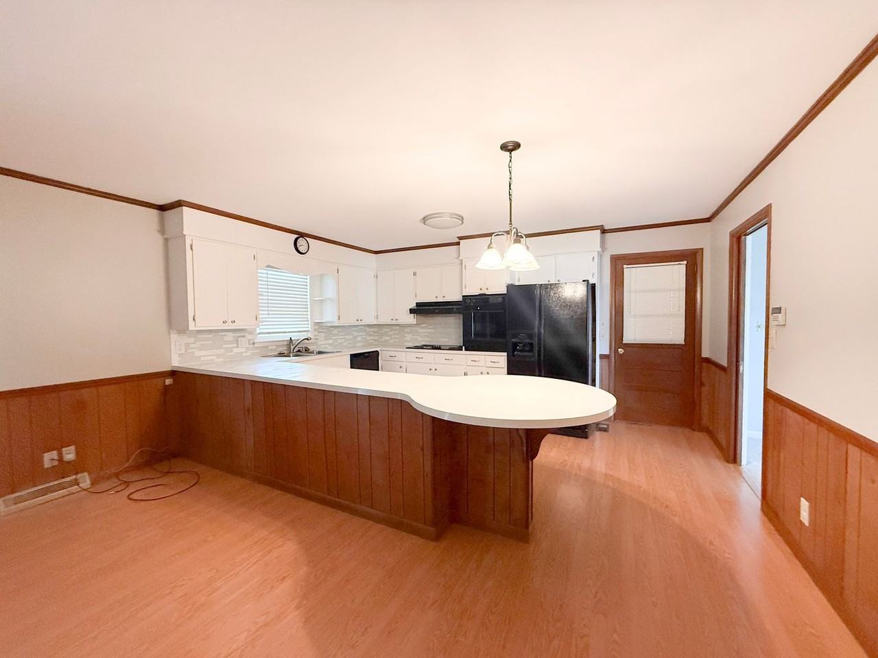 306 E 13th St - Photo 7 of 27