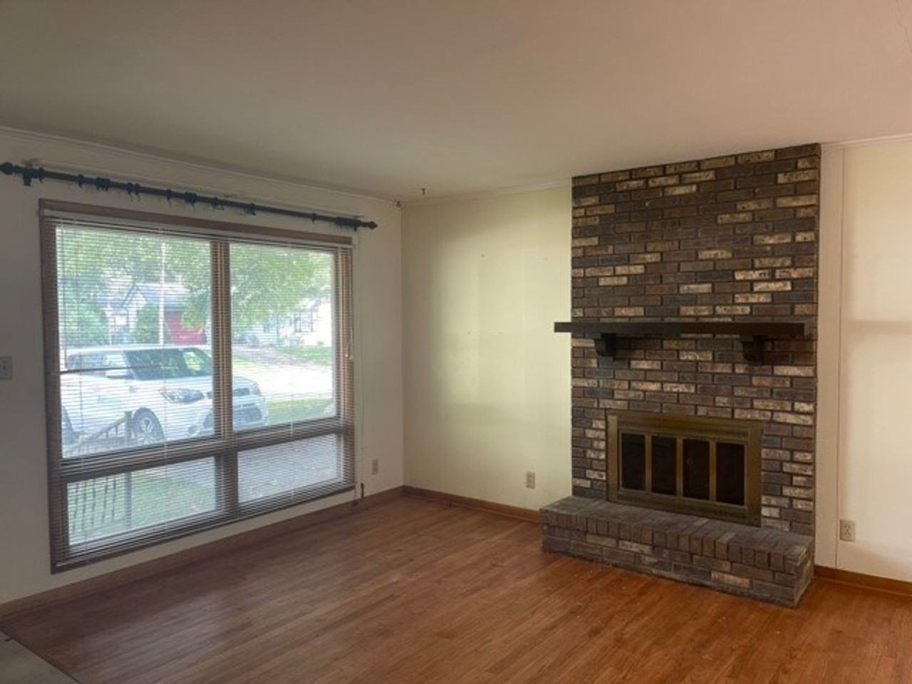 1415 S Western Ave - Photo 2 of 5