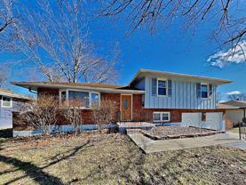 703 Ne Independence Ave - Photo 1 of 1